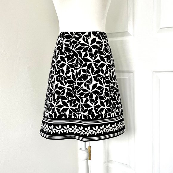 The Limited Dresses & Skirts - THE LIMITED Black White Floral Skirt with Border